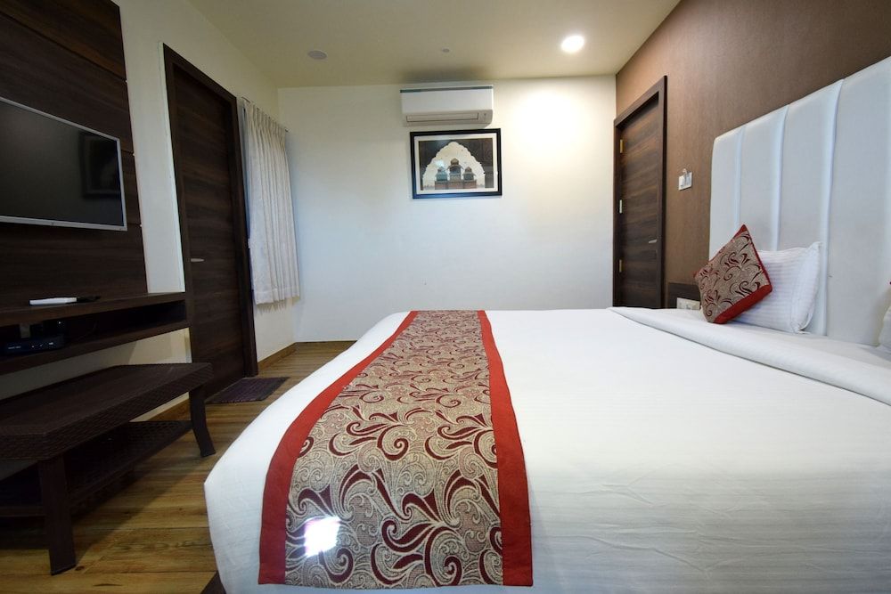 Hotel Pari, Dwarka Deluxe Double Room 4