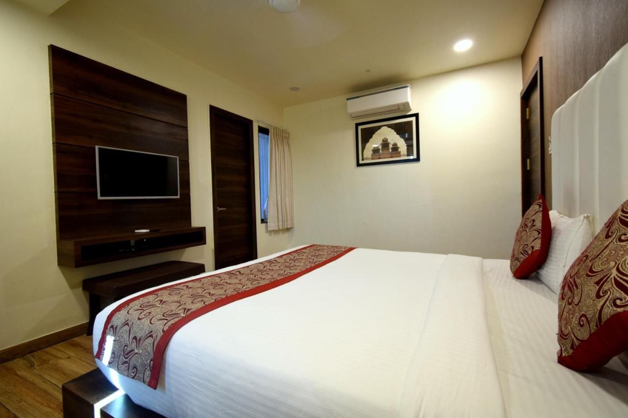 Hotel Pari, Dwarka Deluxe Double Room 3
