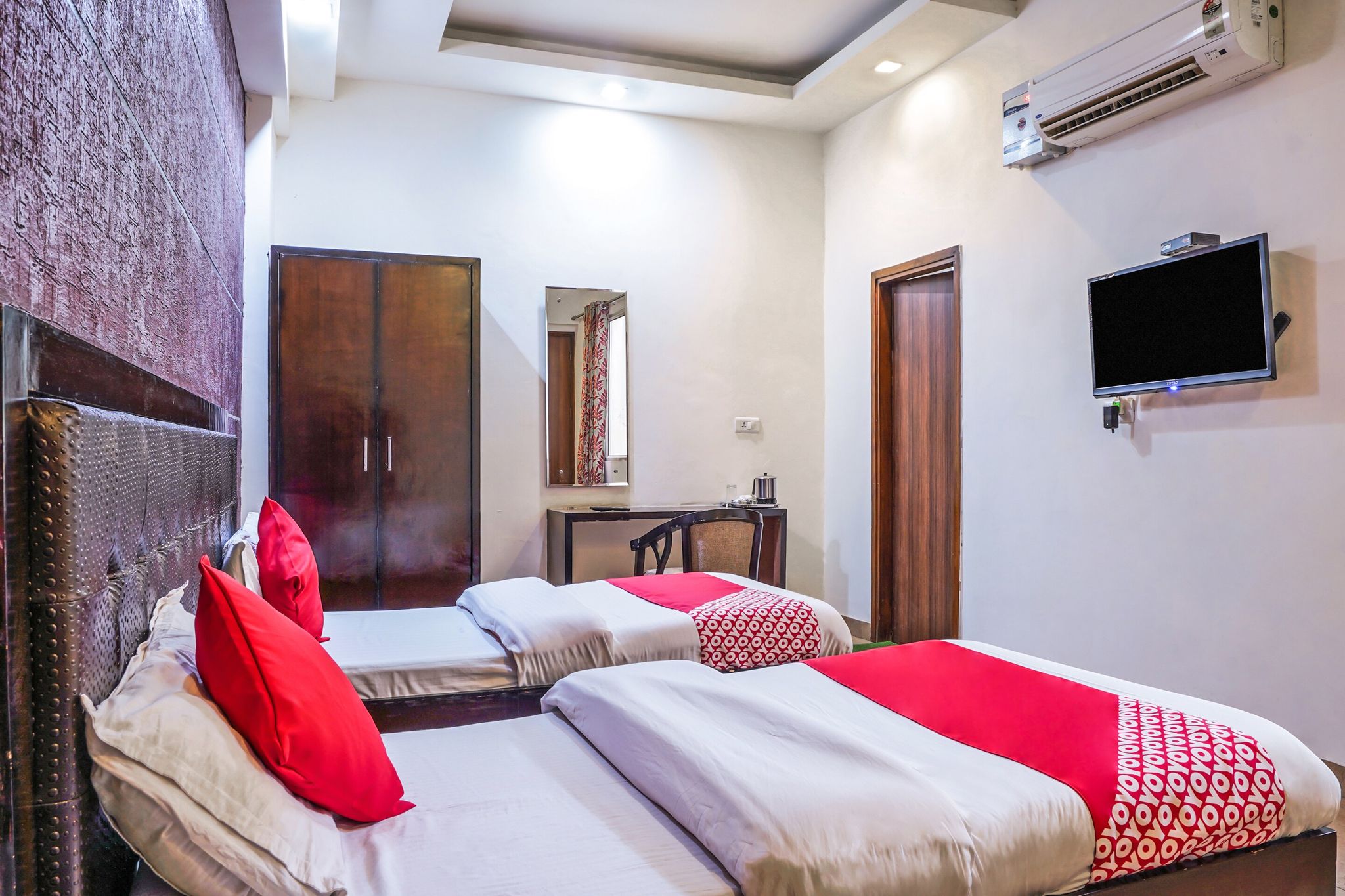 undefined OYO 18895 Hotel Kartikay Grand 8