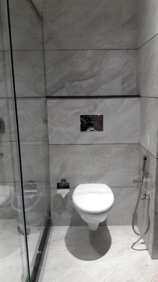 Executive With Bath Tube