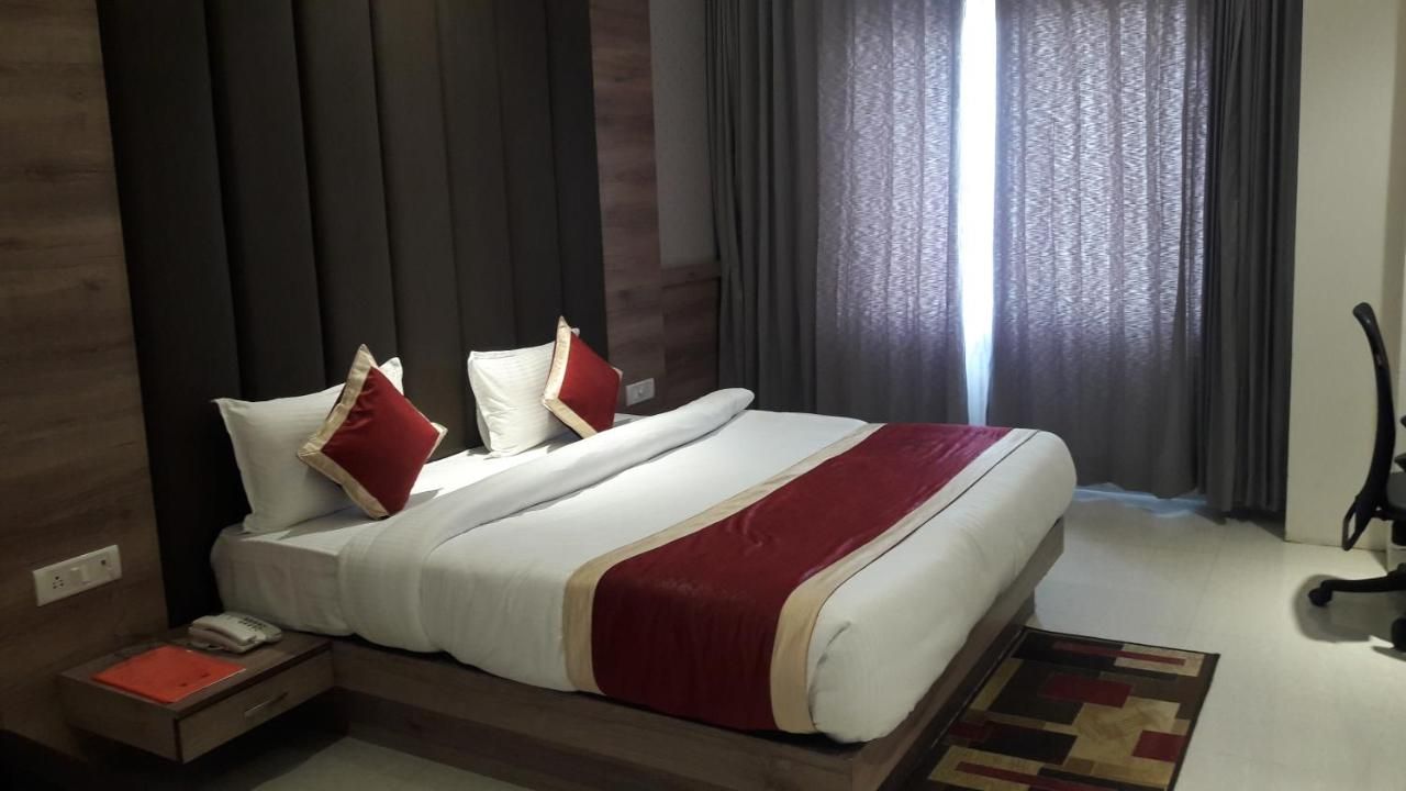 Hotel Crystal Grand Executive Room 2