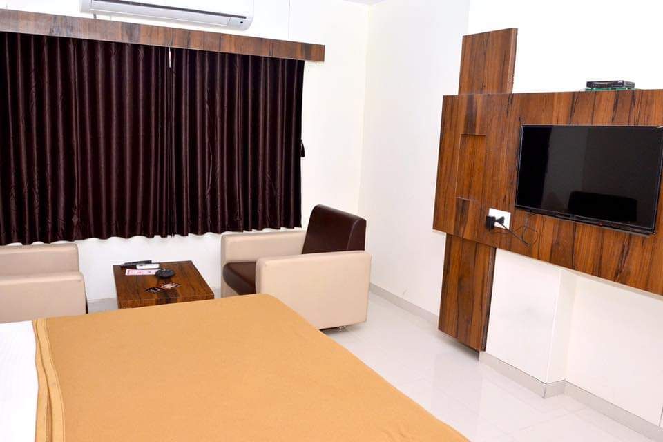 THE NEW HOLIDAY INN Super Deluxe Room 8