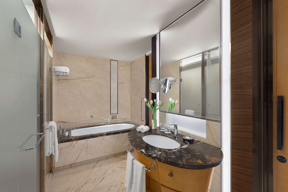 Shangri-La Bengaluru Deluxe King 6