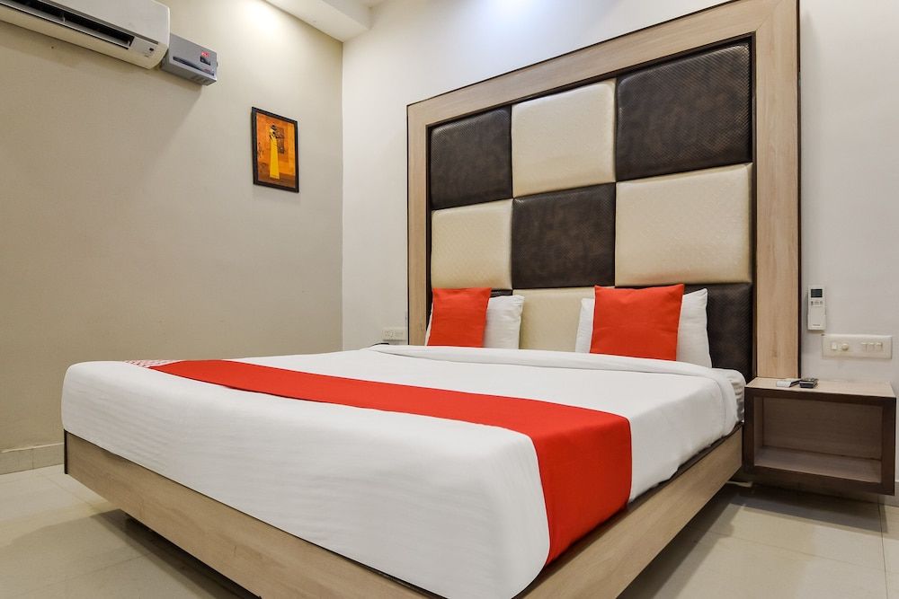 OYO 60737 Hotel Purple Residency Double or Twin Room 7