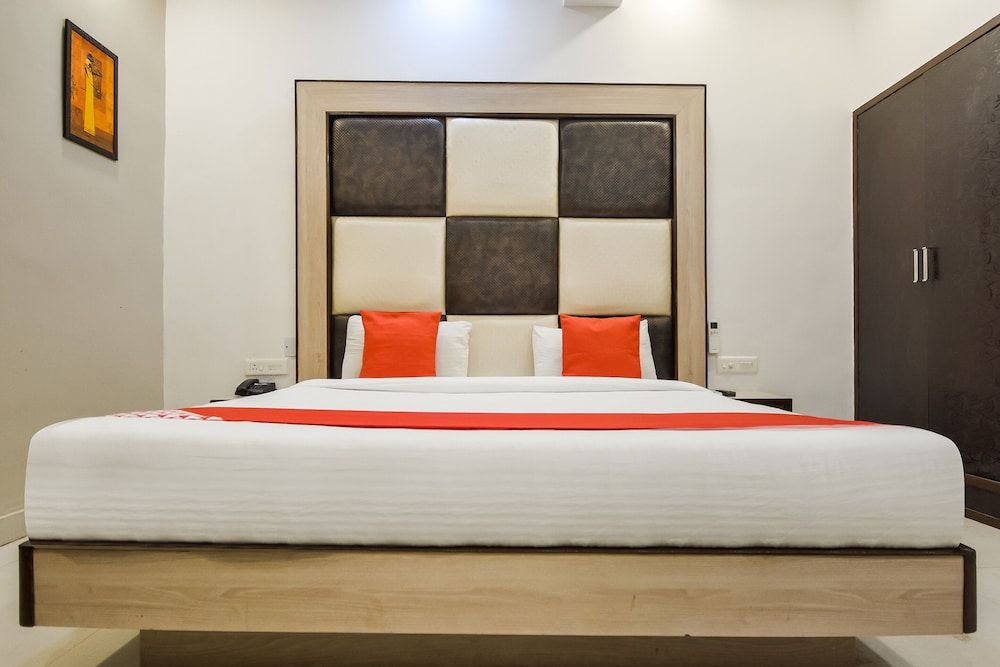 OYO 60737 Hotel Purple Residency Double or Twin Room 9