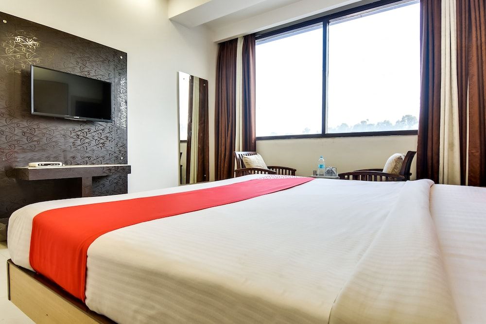 OYO 60737 Hotel Purple Residency Deluxe Room 3