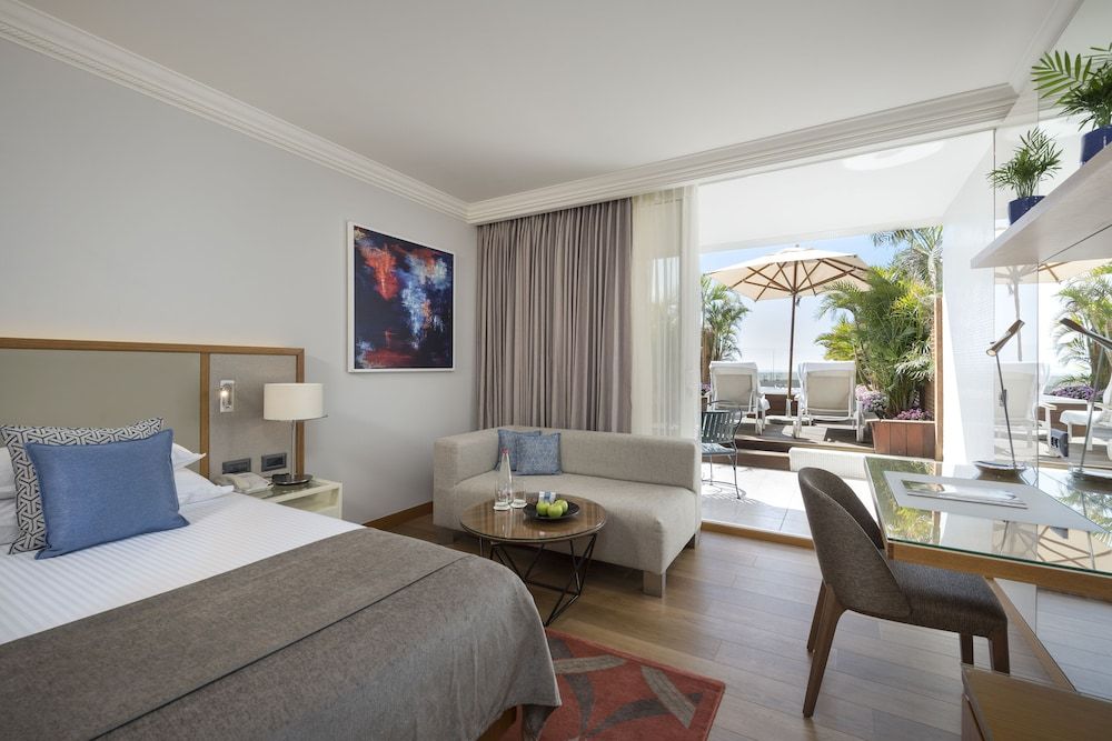 Garden Presidential Room