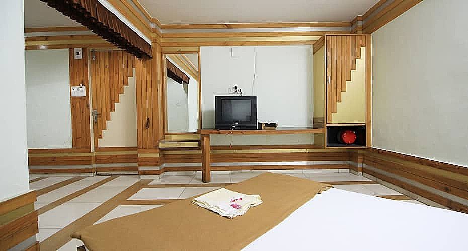 Hotel Yellow Lime Deluxe room 4