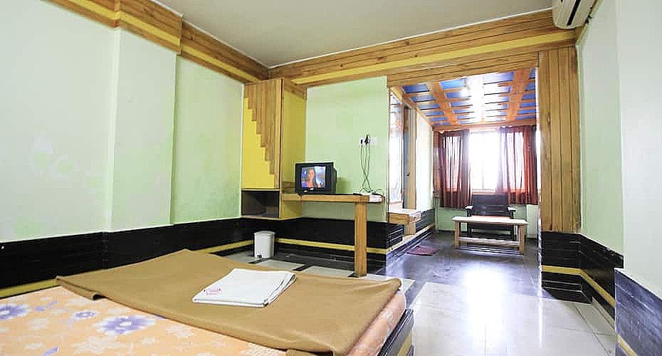 Hotel Yellow Lime Deluxe room 6