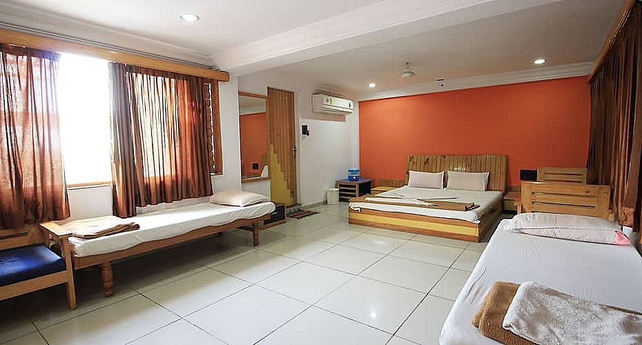 Hotel Yellow Lime Deluxe room 3