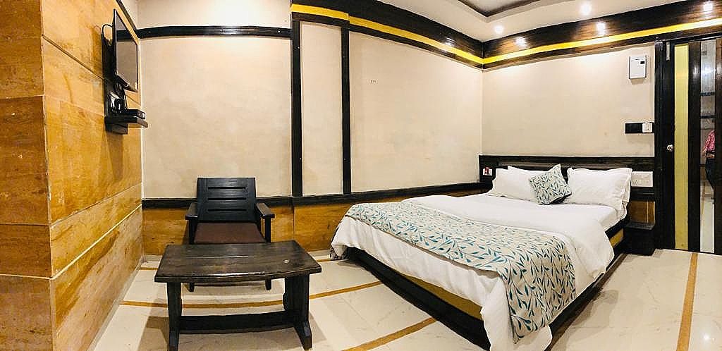 Hotel Yellow Lime Deluxe room 9