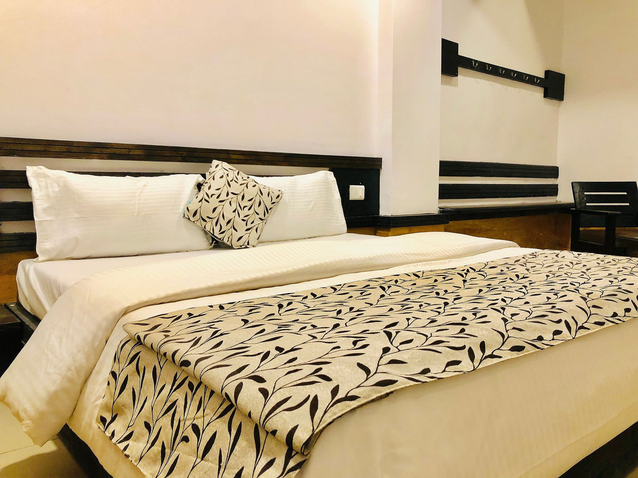 Hotel Yellow Lime Deluxe room 8