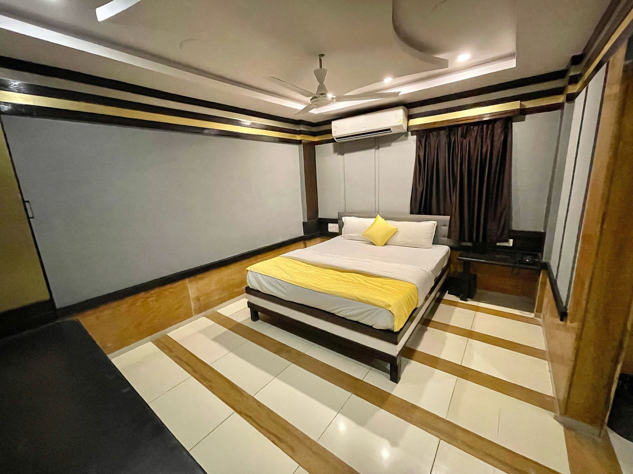 Hotel Yellow Lime Deluxe room