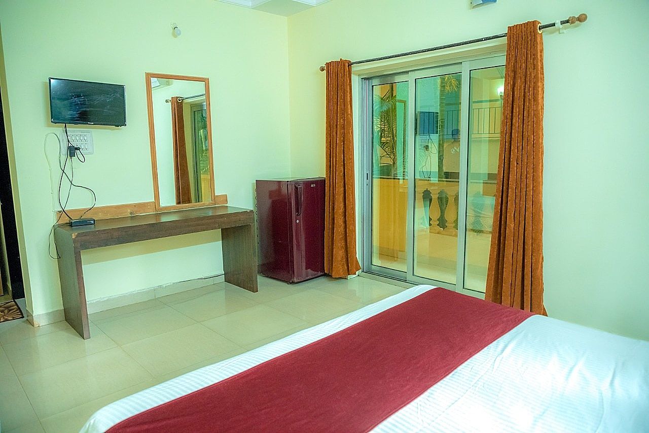 Delta Residency Super Dleuxe AC Room with WIFI 4