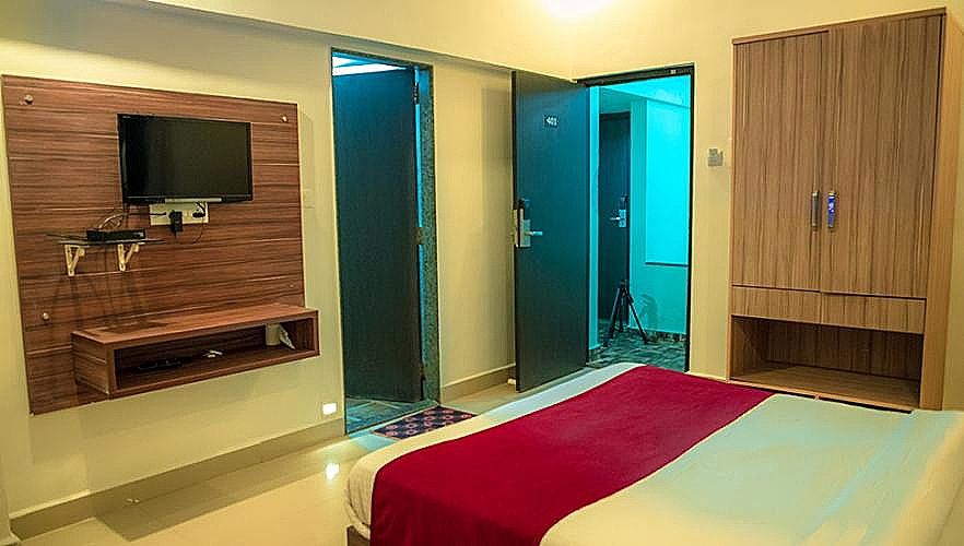 Delta Residency Super Dleuxe AC Room with WIFI 7