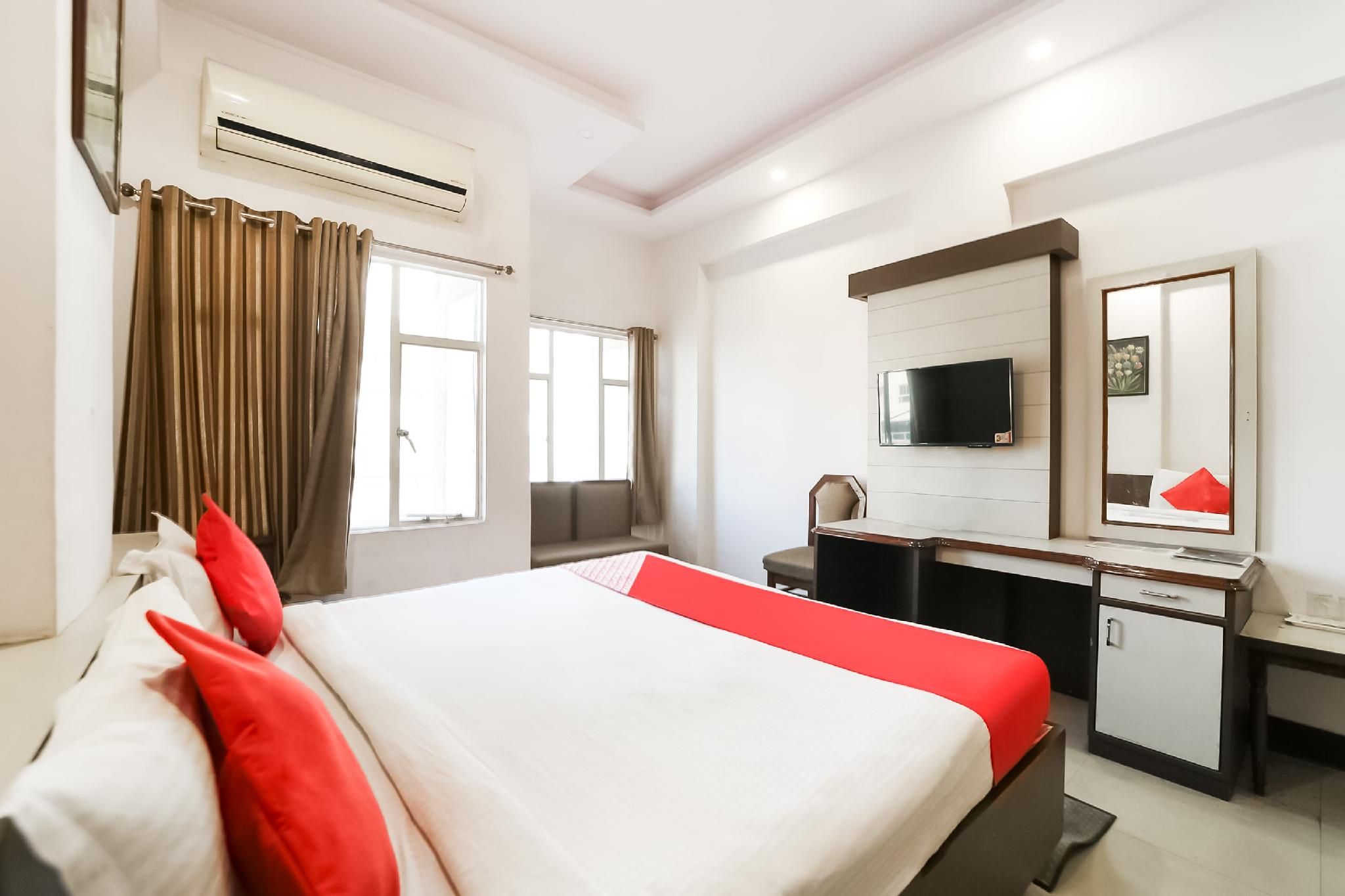 Hotel Utsav Classic 8