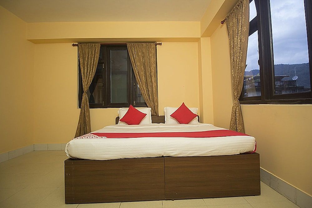 OYO 18455 Hotel Golden Shangrila Double Room, 1 Twin Bed 2