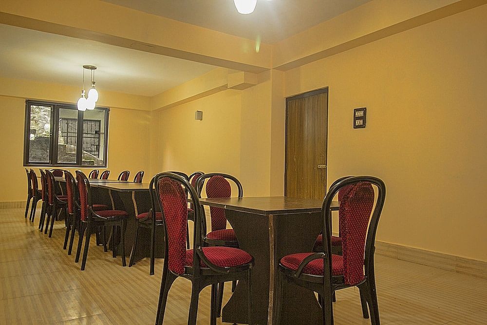 undefined OYO 18455 Hotel Golden Shangrila 8