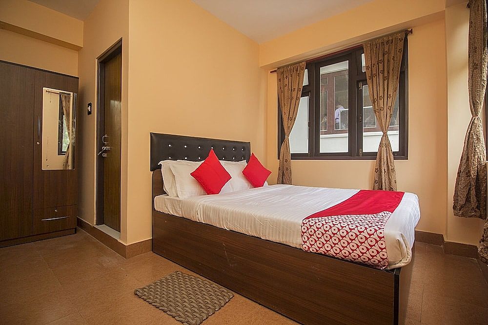 OYO 18455 Hotel Golden Shangrila Double or Twin Room