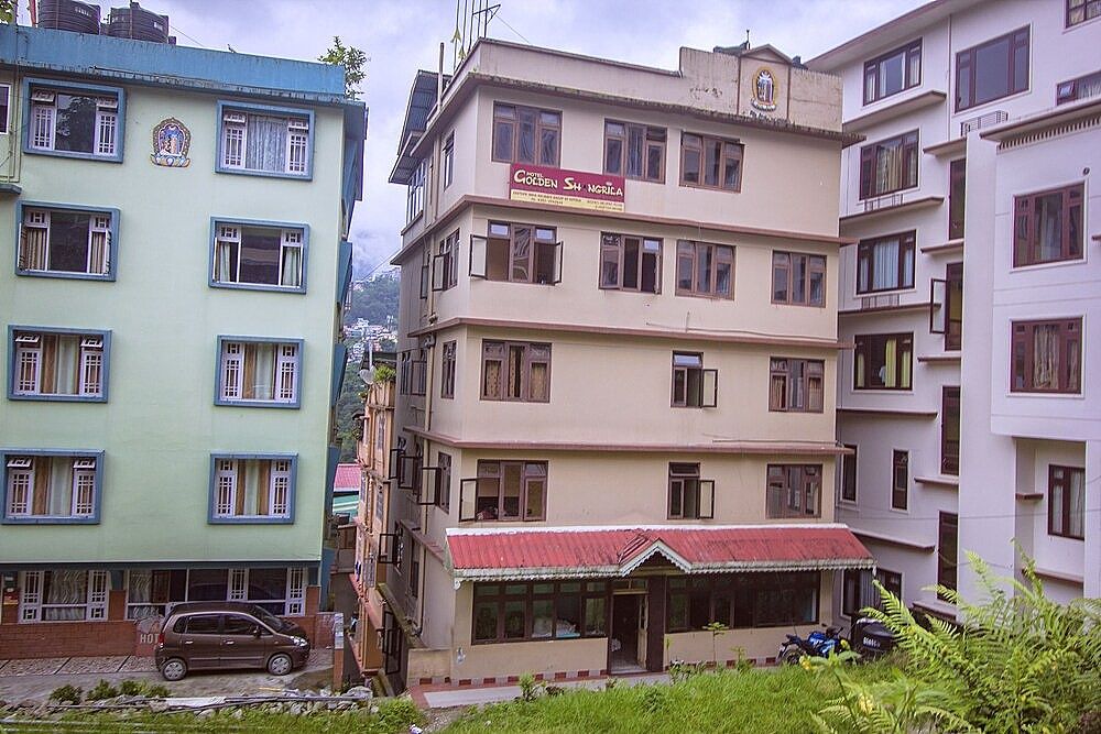 undefined OYO 18455 Hotel Golden Shangrila
