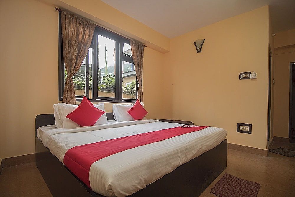 OYO 18455 Hotel Golden Shangrila Double Room, 1 Twin Bed