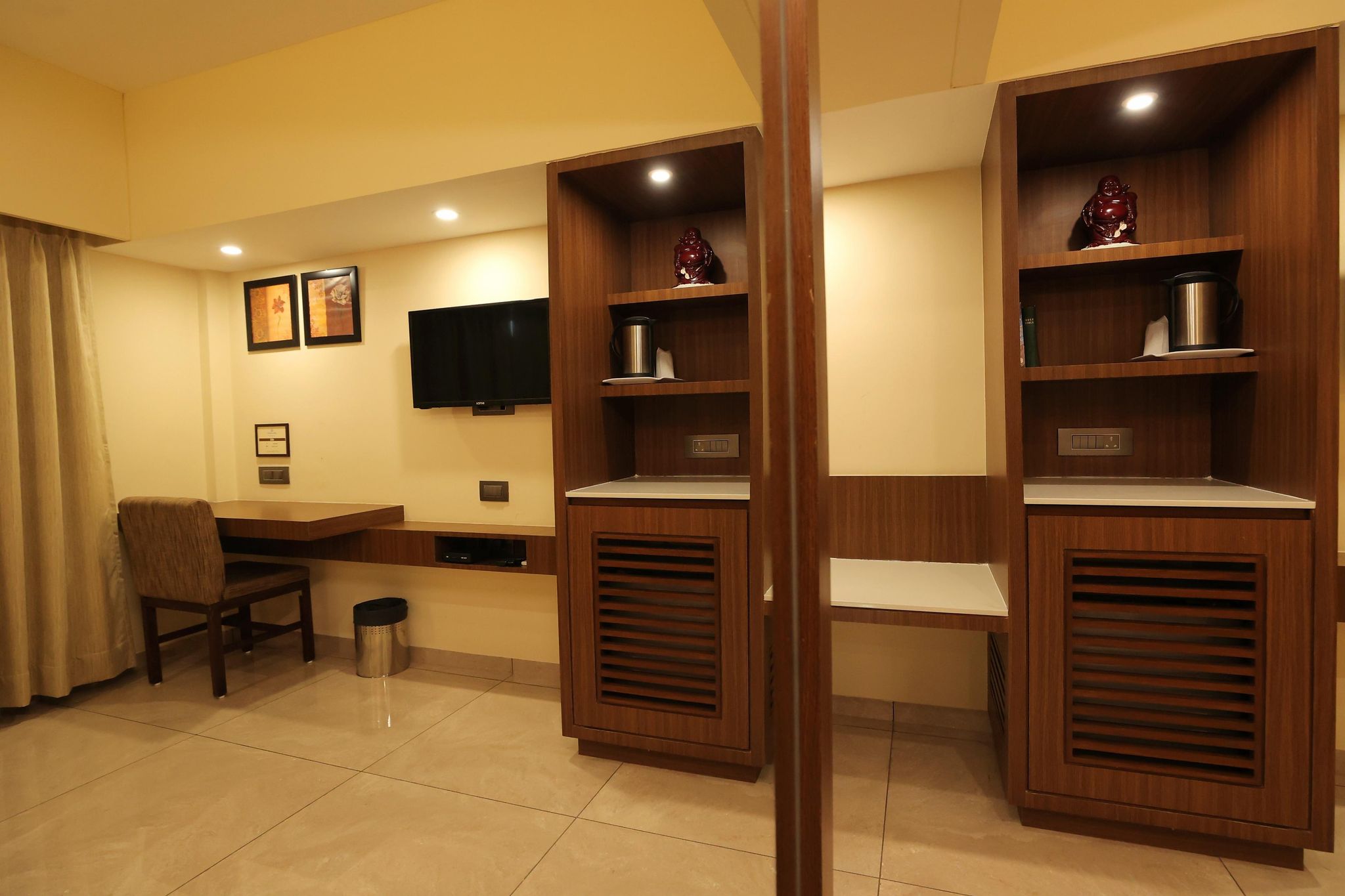 ELEGANCE DOUBLE AC BUSINESS ROOM