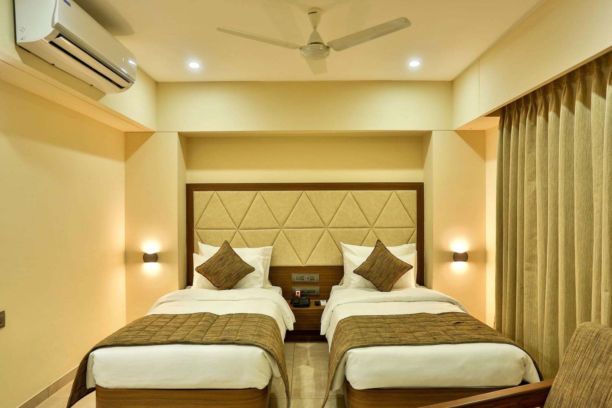 ELEGANCE TWIN BED ROOM