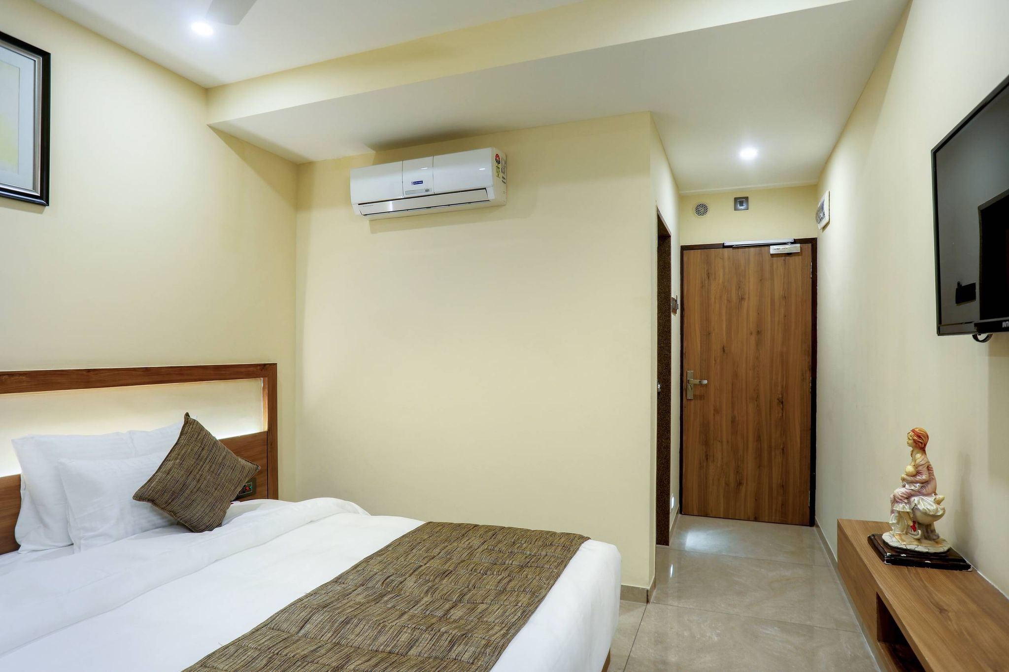 Hotel Kavery STANDARD AC BUSINESS ROOM 4
