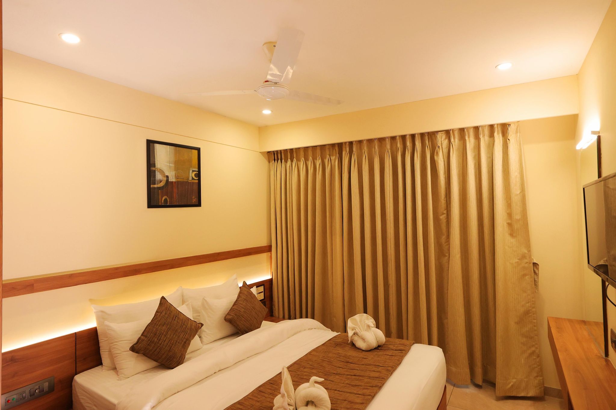 Hotel Kavery STANDARD AC BUSINESS ROOM 11