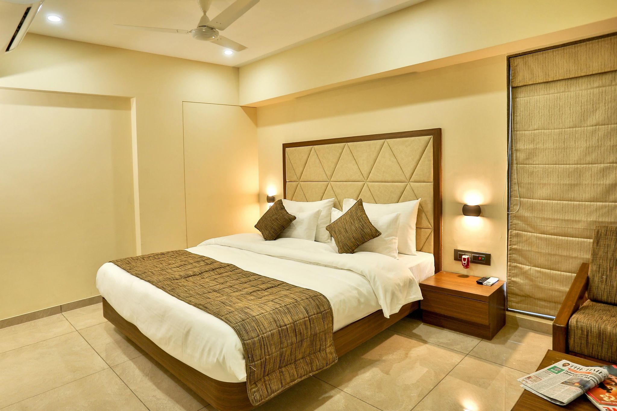 ELEGANCE DOUBLE AC BUSINESS ROOM