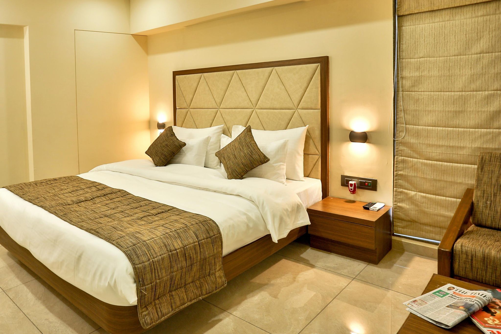 ELEGANCE DOUBLE AC BUSINESS ROOM