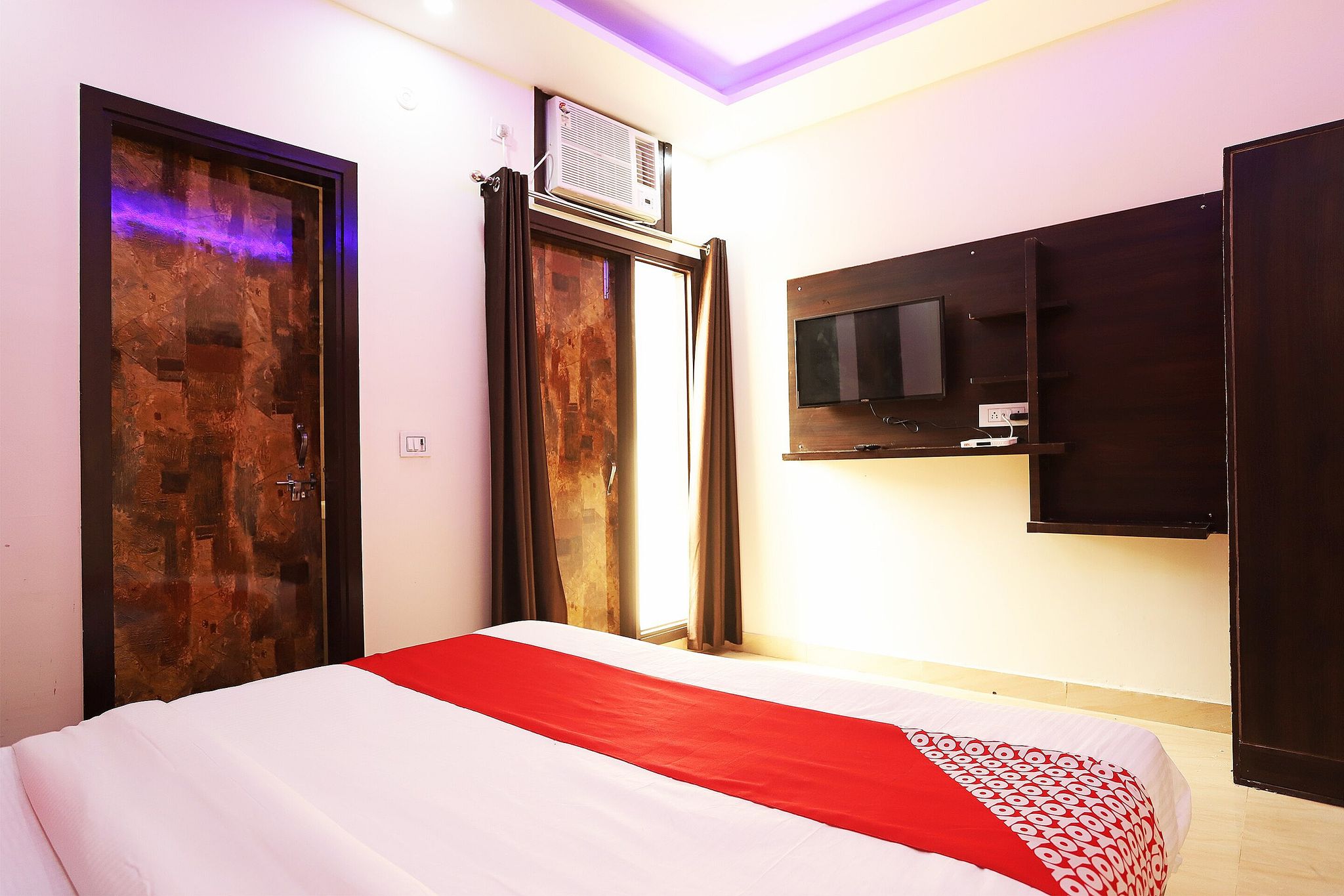 Vaccinated Staff- OYO 42619 Diamond Key Residency Classic 7