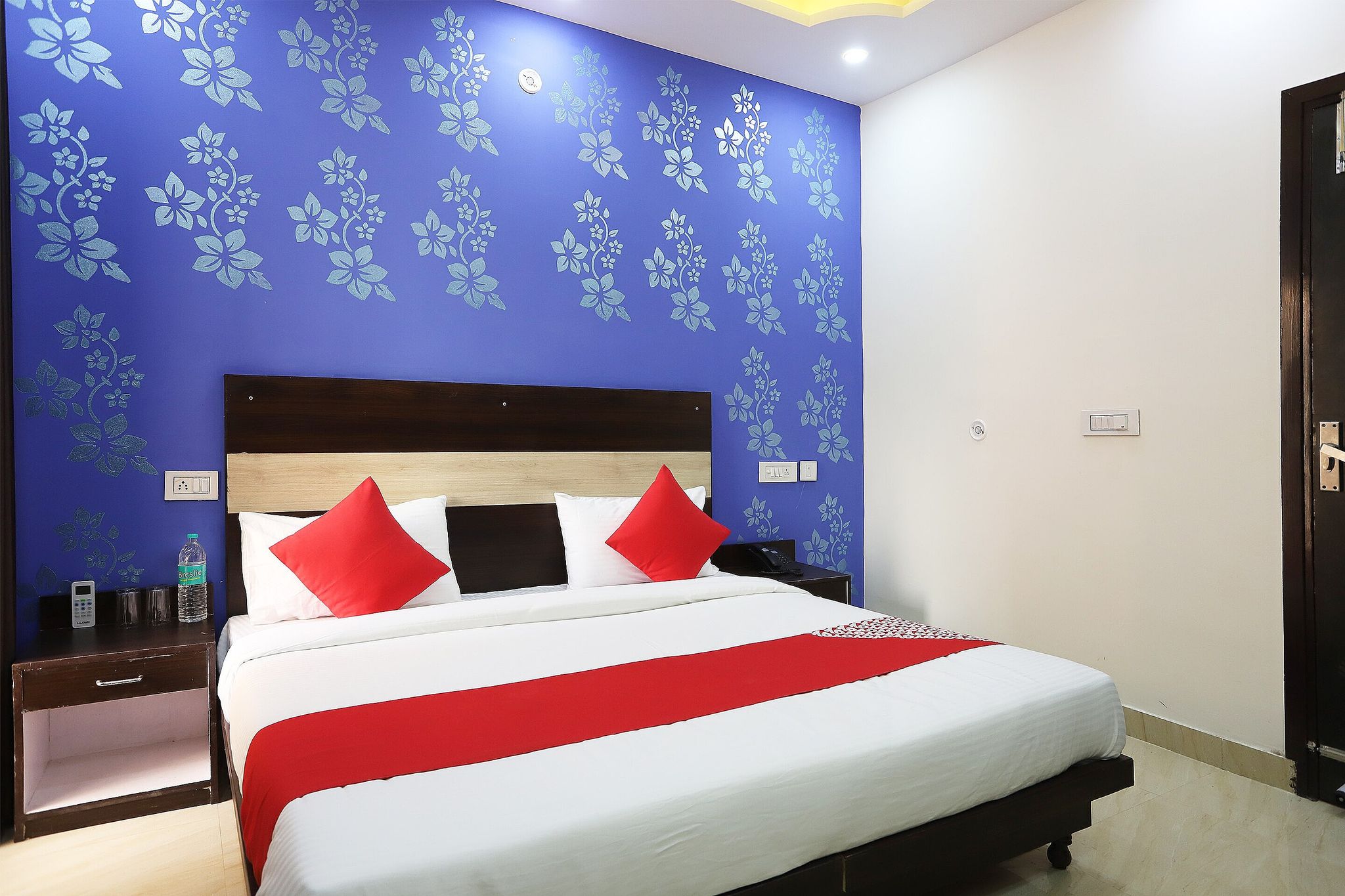 Vaccinated Staff- OYO 42619 Diamond Key Residency Classic 5