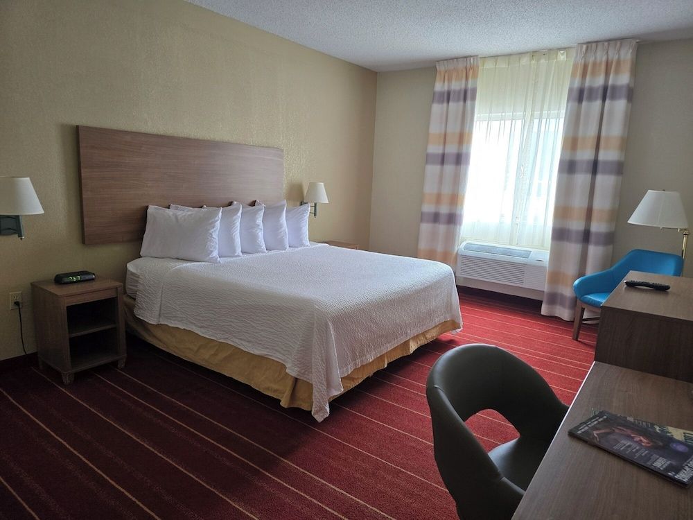 Standard Room, 1 King Bed