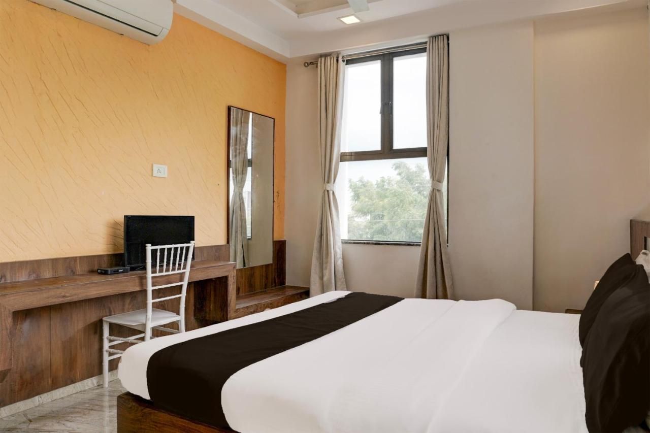Collection O Shirdi Classic Room 4