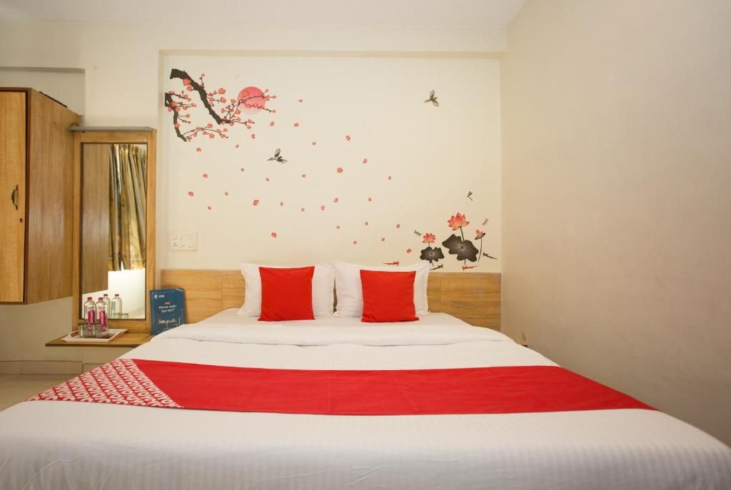 OYO 11499 Hotel Padma Krishna Deluxe Triple Room 2