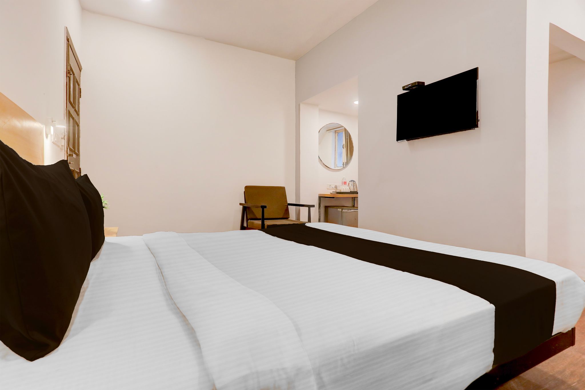 Super Townhouse Nagpur Junction Formerly Hotel Woodland Classic Triple Room