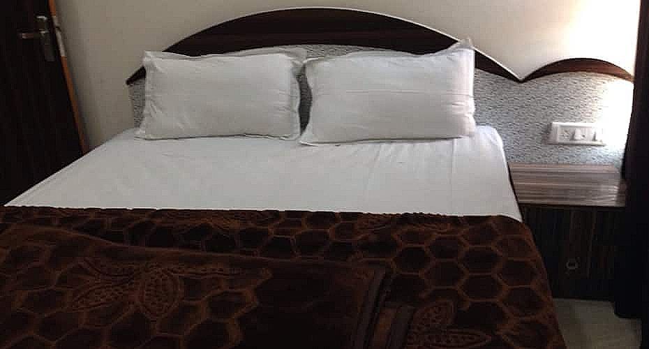 undefined Hotel H M International 5