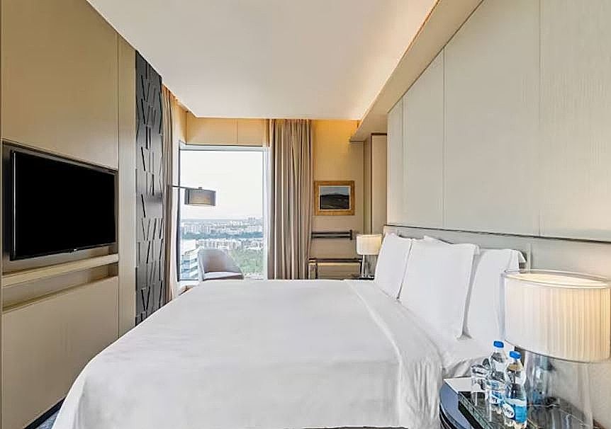 The Den Studio Room with Bathtub