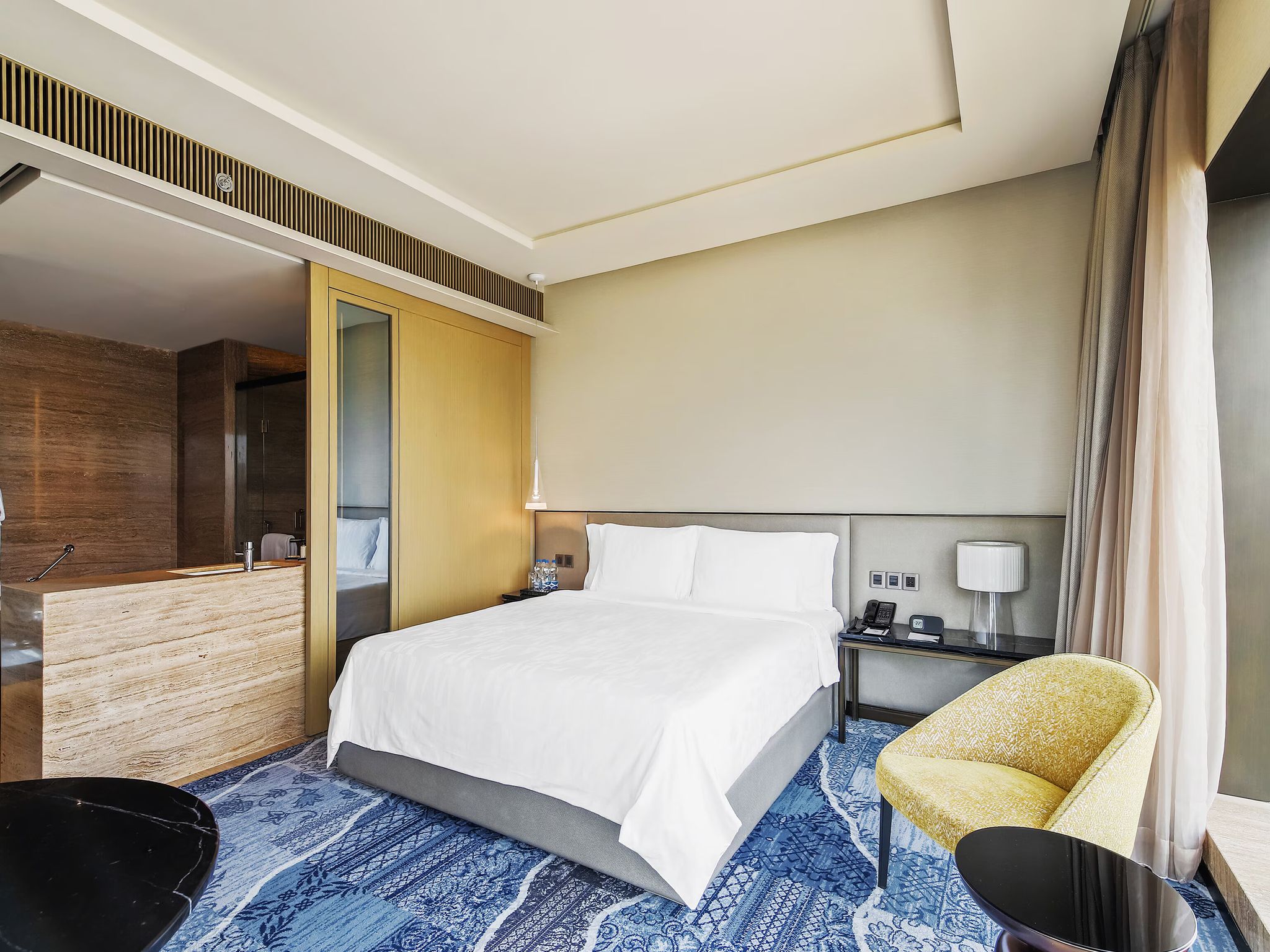 The Den Studio Room with Bathtub