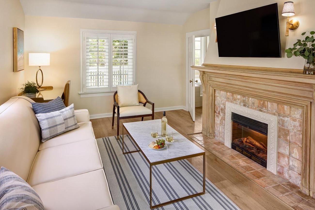 Signature Queen Suite + Sofa bed