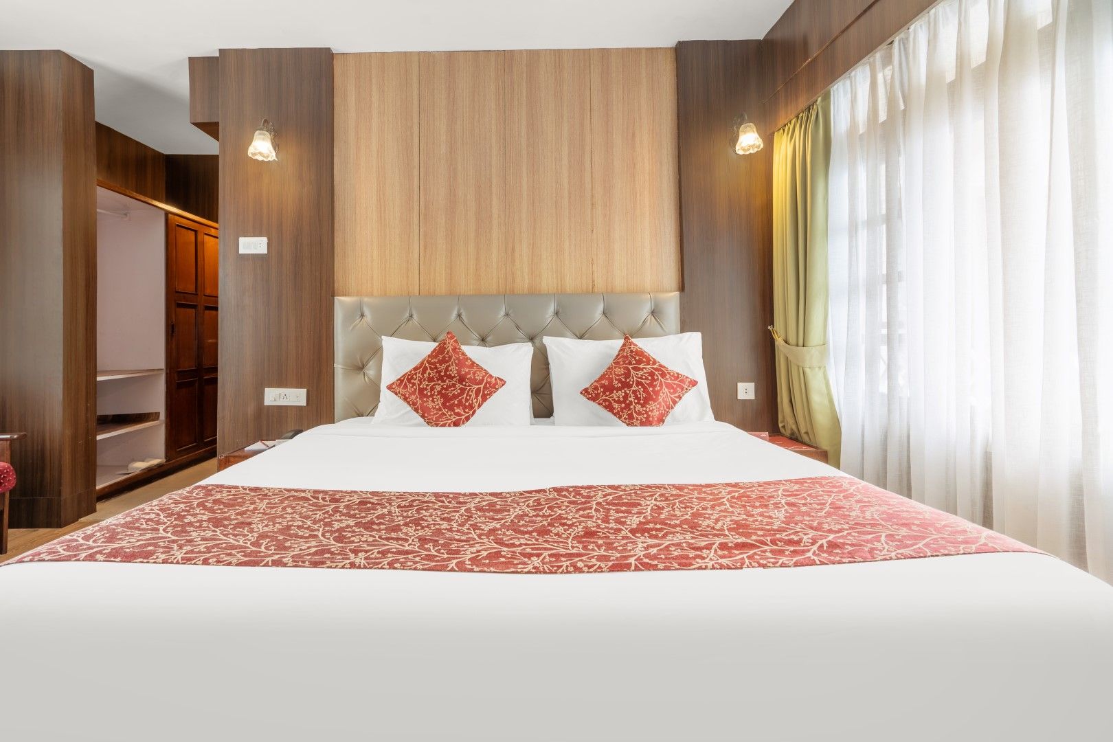 DELUXE ROOM WITH PVT BALCONY