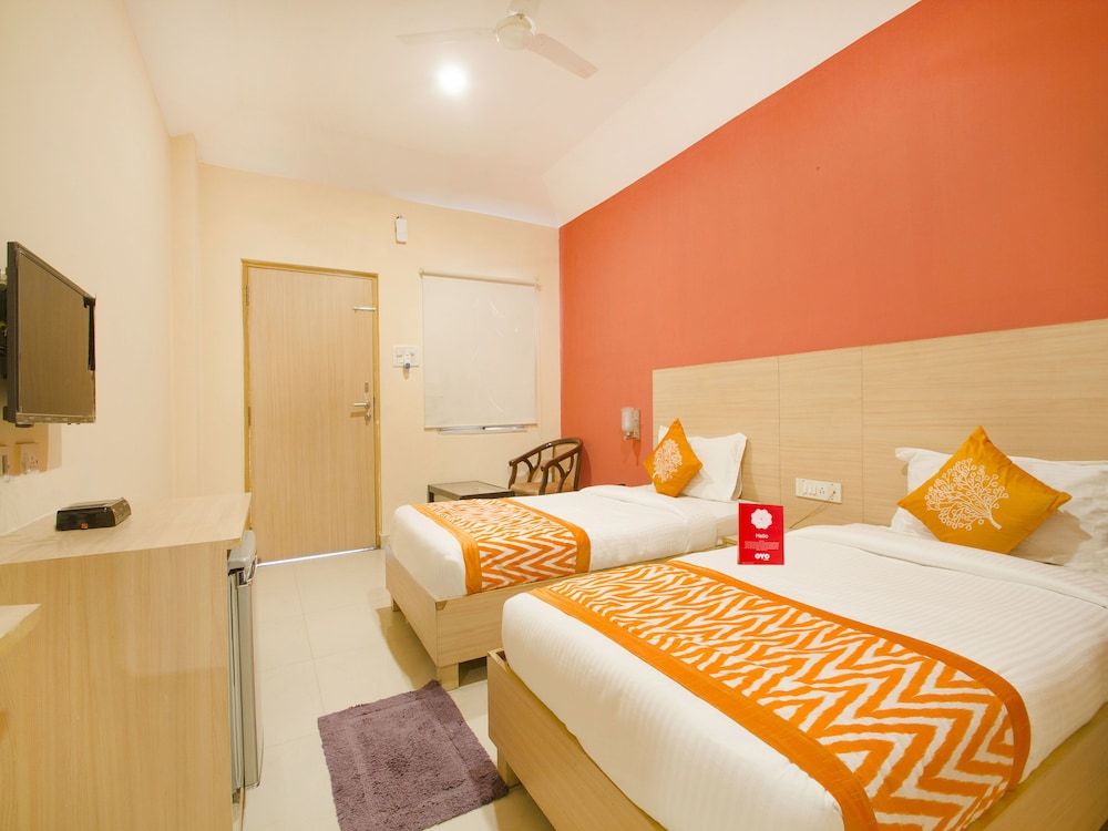 OYO 10235 Oyster Transit Hotels Double or Twin Room 2