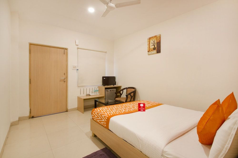 OYO 10235 Oyster Transit Hotels Double or Twin Room