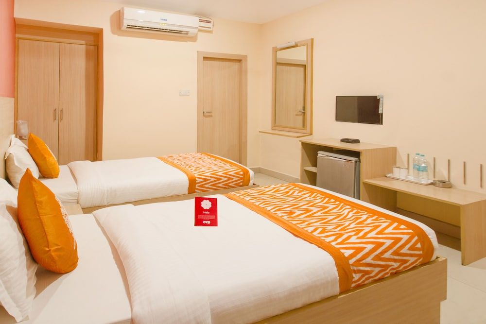 OYO 10235 Oyster Transit Hotels Double or Twin Room 4