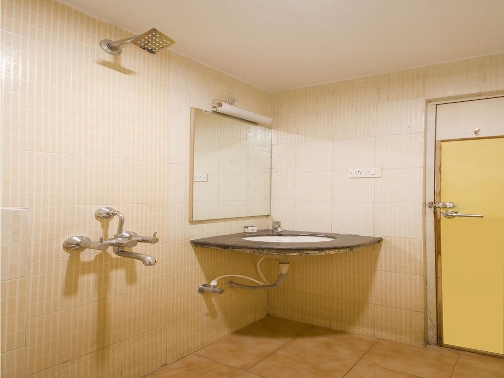 OYO 10235 Oyster Transit Hotels Double or Twin Room 11