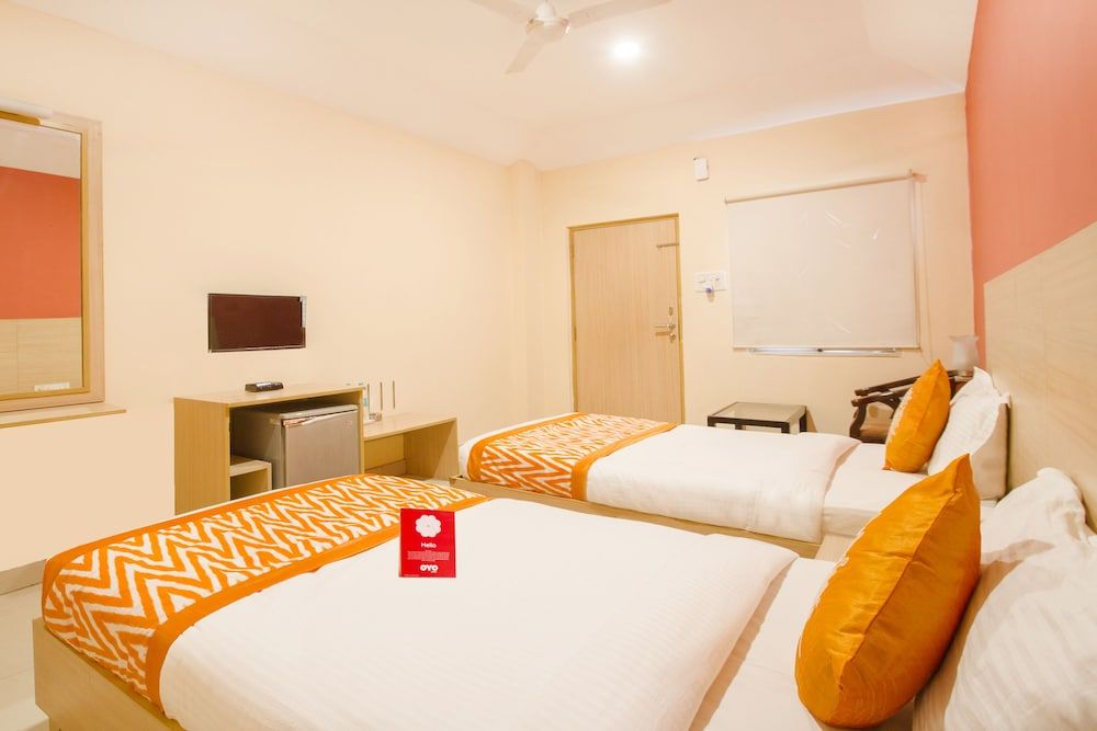 OYO 10235 Oyster Transit Hotels Double or Twin Room 3