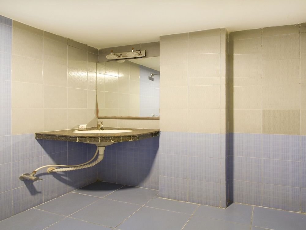 OYO 10235 Oyster Transit Hotels Double or Twin Room 10