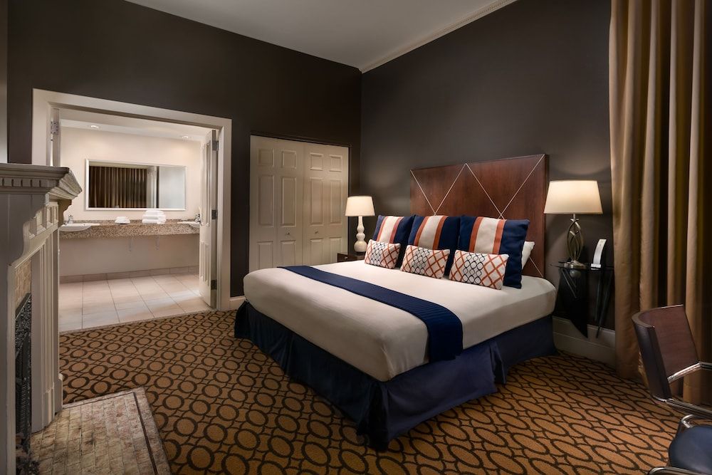 Suite, 1 Queen Bed (Suite)
