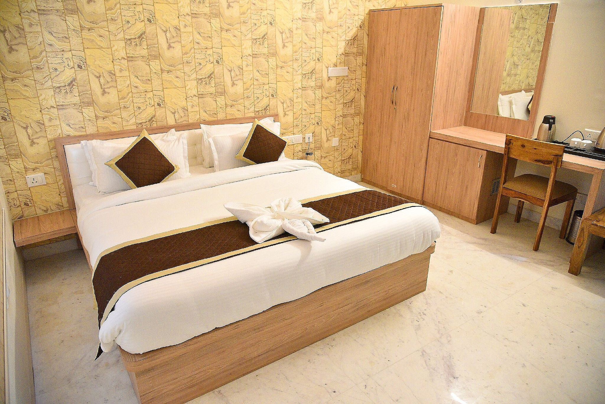 The White Tulip Premium Room 4